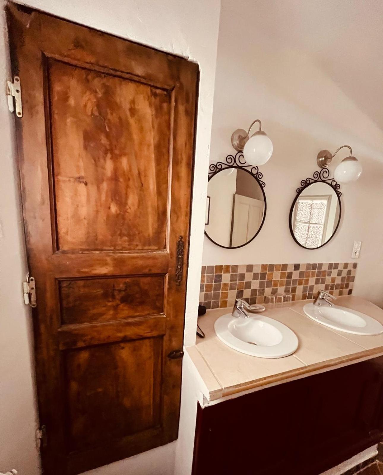 La Sarrasine Hotel Villes-sur-Auzon Buitenkant foto