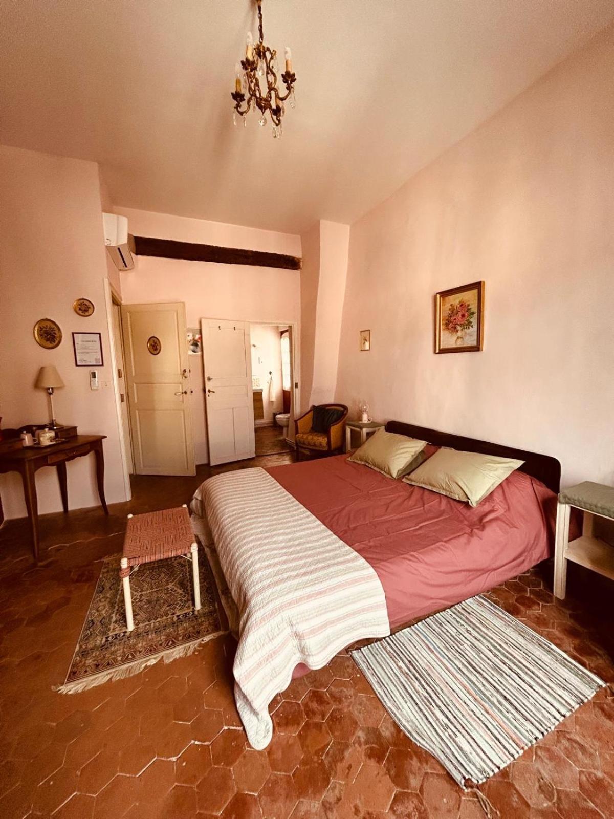 La Sarrasine Hotel Villes-sur-Auzon Buitenkant foto